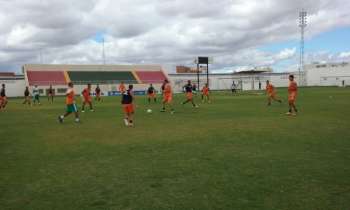 Coruripe faz treino de reconhecimento de campo no estádio Adauto Moraes