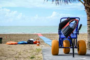 O projeto Praia Acessível leva cidadania as pessoas com deficiência.