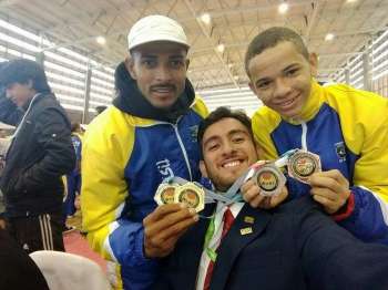 Alunos da cidade de Roteiro ganham medalha de ouro em campeonato de karatê na Argentina
