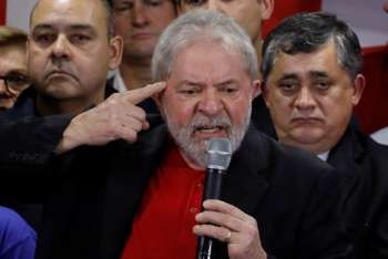 Lula durante discurso na sede do PT em São Paulo, nesta quinta-feira (13), um dia após ser condenado por Moro