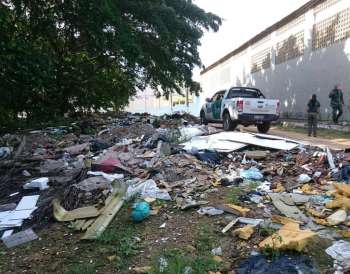 Lixo flagrado no bairro da Serraria