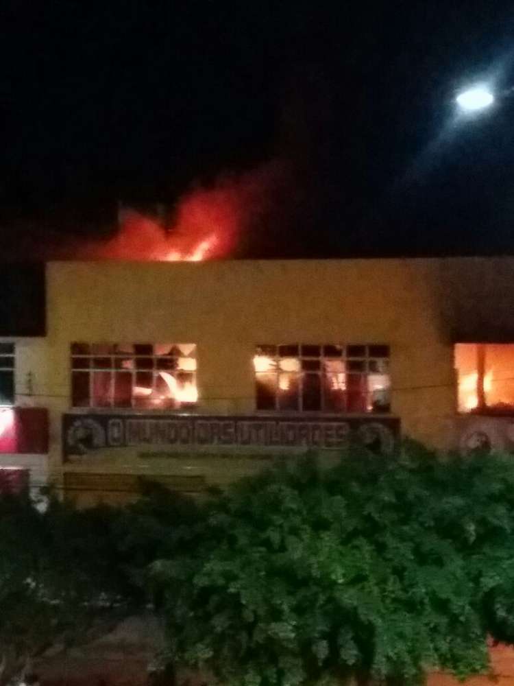 Loja é atingido pelo segundo incêndio em 15 dias
