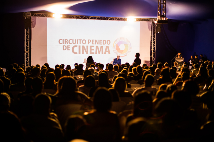 Filmes serão exibidos em estrutura montada na Praça 12 de Abril, Centro Histórico de Penedo (AL) 