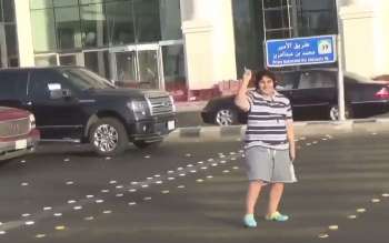 Adolescente foi filmado dançando 'Macarena' em rua da cidade de Jeddah