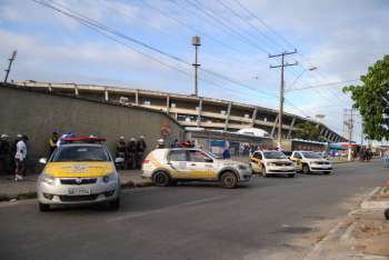 BPTran e PM estão desde cedo ordenando o trânsito e garantindo a segurança nos arredores do estádio Rei Pelé