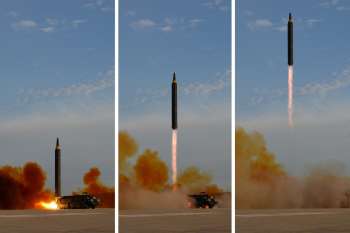 Lançamento do míssil Hwasong-12 em montagem de fotos distribuídas pela North Korea's Korean Central News Agency (KCNA), neste sábado (16) (Foto: KCNA via Reuters) 