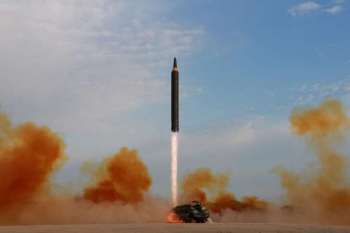 Lançamento de míssil Hwasong-12 pela Coreia do Norte em foto divulgada pela KCNA 16/09/2017 