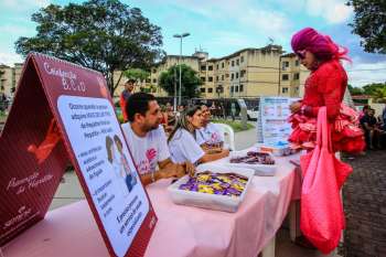 Maceió Rosa promove ação educativa na Praça do Bicentenário, no Conjunto José Tenório