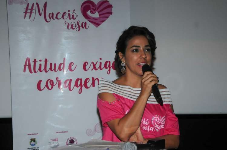 Coordenadora do Maceió Rosa, Tatiana Palmeira. 