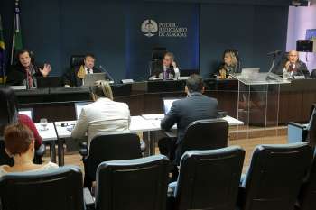 Sessão da Primeira Câmara Cível no Tribunal de Justiça de Alagoas em 7 junho