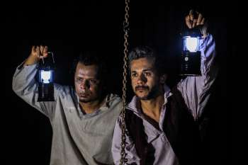 Cia LaCasa aborda a escravidão e abolição na peça Negreiros, na programação do Quinta no Arena