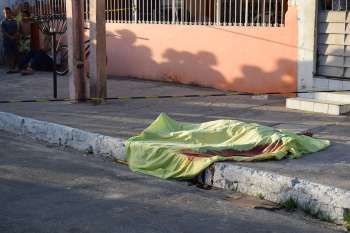 Jovem de morto foi morto em movimentada rua do bairro da Jatiúca