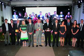 Executivos das empresas vencedoras do Prêmio Estadual da Qualidade, entre elas a Santa Casa de Maceió, agraciada na categoria Bronze - Nível 3 