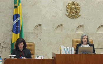 A presidente do Supremo, ministra Cármen Lúcia (dir), suspendeu parte do decreto presidencial a pedido da chefe da PGR (Foto: Carlos Moura/SCO/STF) 