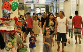 Fluxo de pessoas nos shoppings cresce no Brasil