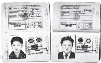 Cópias obtidas pela agência Reuters mostram passaportes brasileiros com as fotos de Kim Jong-un, líder da Coreia do Norte, e Kim Jong-il, seu pai e ex-líder do país