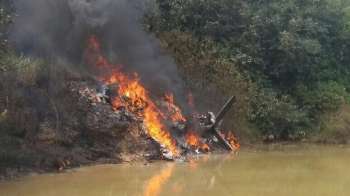 O avião caiu perto às margens de um rio que corta a região do Crepurizão