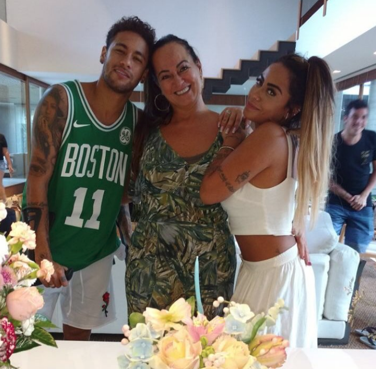 Neymar comemora aniversário da irmã em Mangaratiba