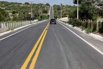 Governador Renan Filho afirmou que Estados ricos, a exemplo de Minas Gerais, não têm todas suas cidades ligadas por asfalto; Já em Alagoas, ele garantiu que vai universalizar o acesso por meio de asfalto