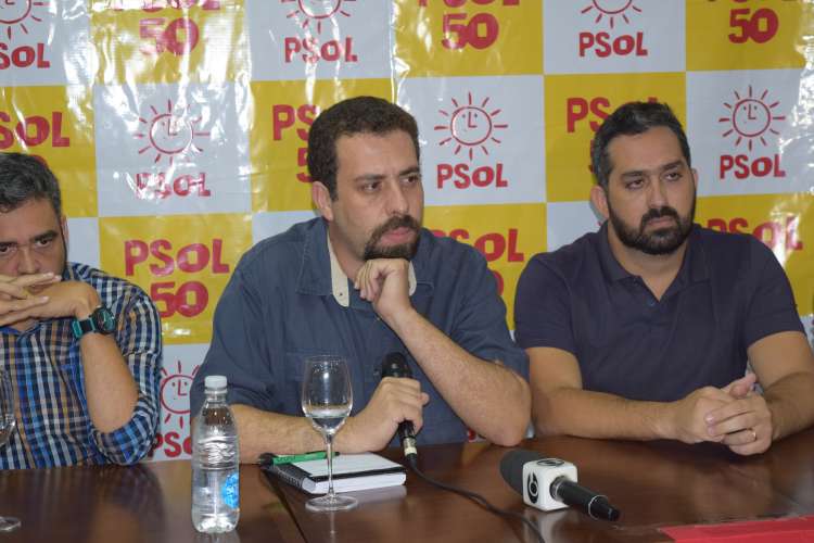 No centro, Guilherme Boulos e à direita, Basille Christopoulus