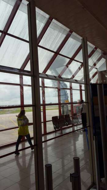 Avião comercial com 113 pessoas a bordo cai após decolagem em Cuba 