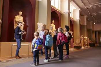 Imagem - As visitações aos museus podem ser uma boa forma de despertar o interesse de crianças e jovens para o aprendizado