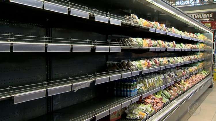 Supermercados sofrem desabastecimento de alguns produtos em Juiz de Fora (MG) (Foto: Reprodução/TV Integração) 