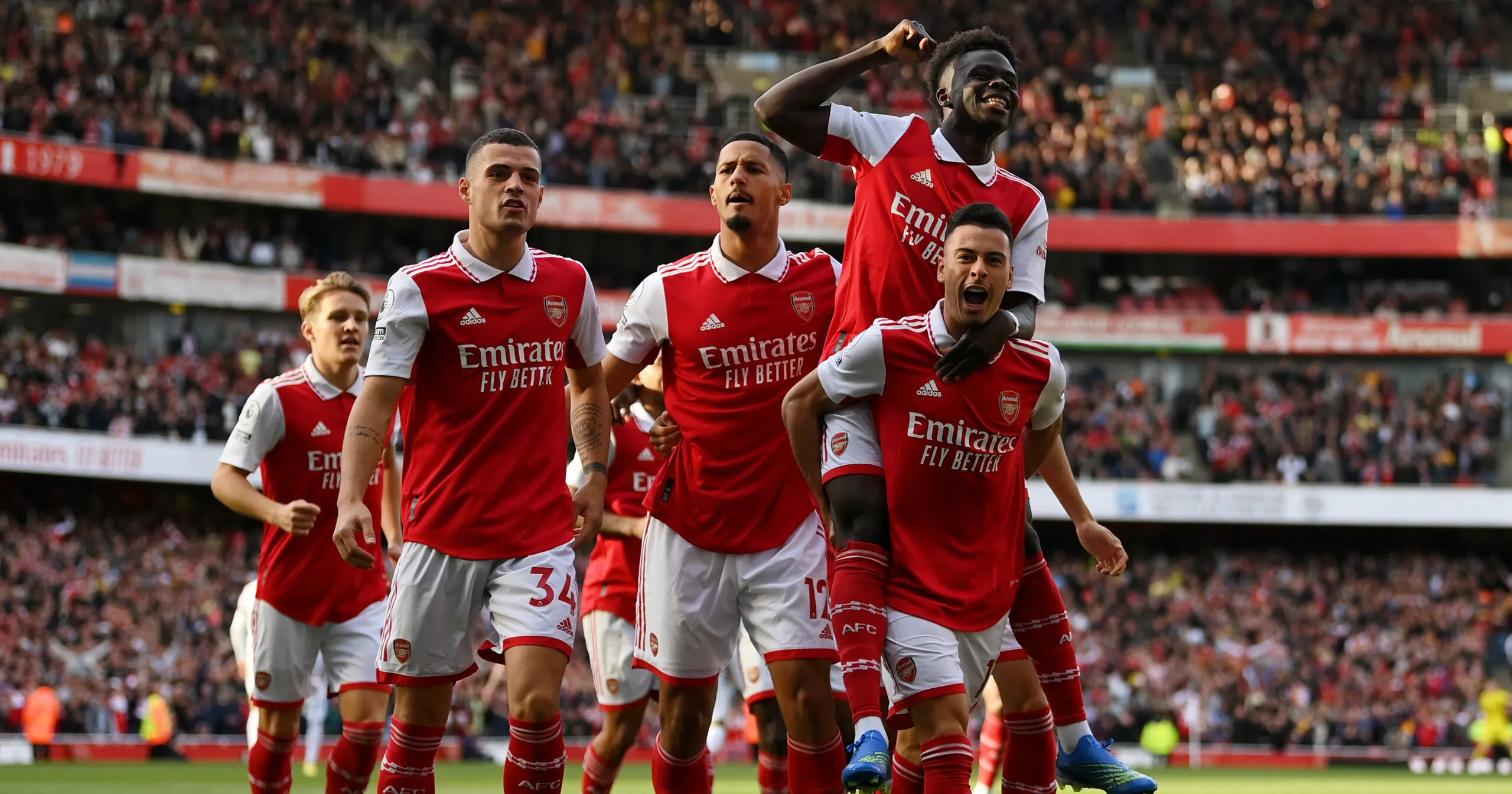 INGLÊS: Arsenal abre vantagem, mas deixa Liverpool empatar em jogo com 3  gols de brasileiros